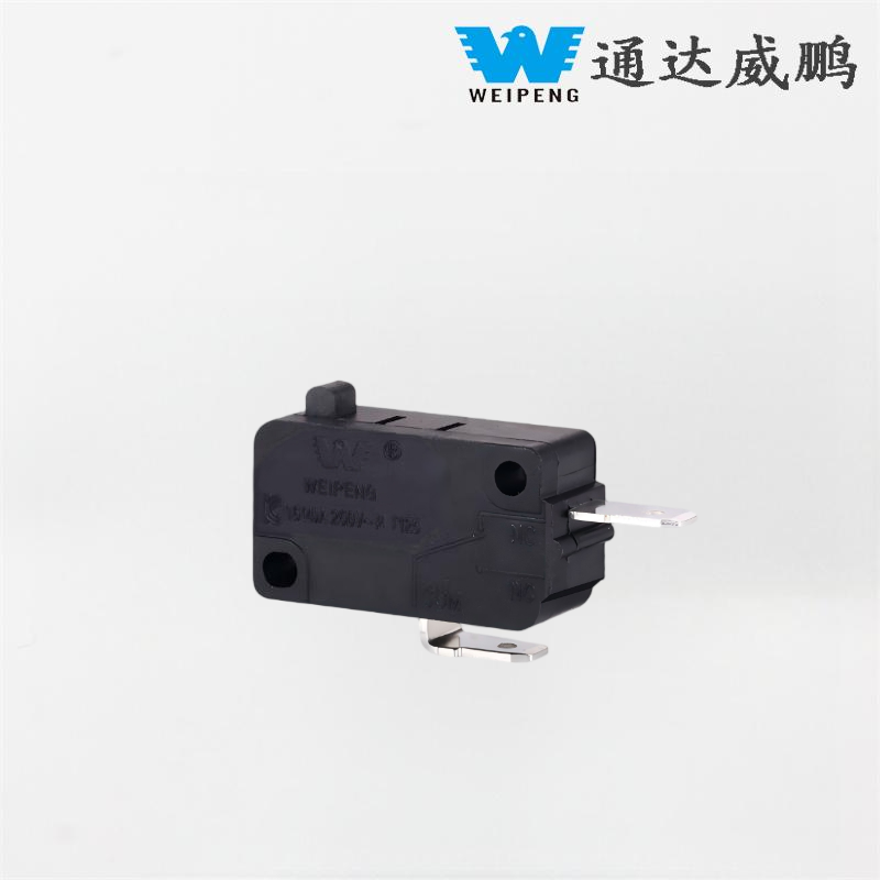 Suis Konsol Permainan Hitam yang panjang